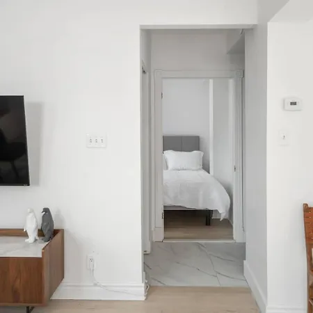 Le Nomade Mtl Aparthotel Montreal Exterior photo
